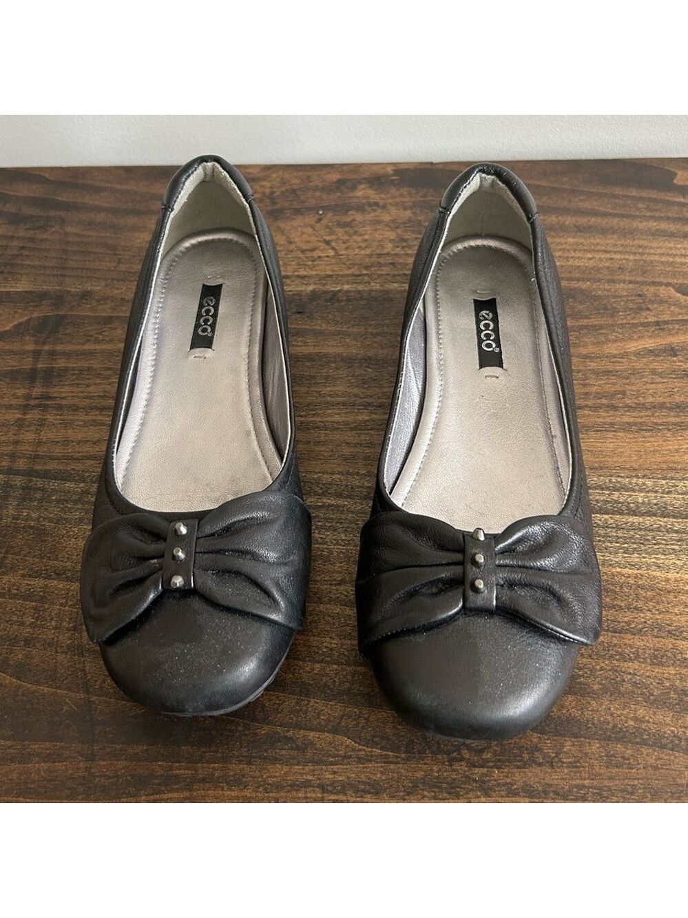 ECCO Black Flats with Bow Accent, Size 36.
